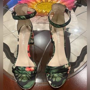 Kenneth Cole size 6 floral heels